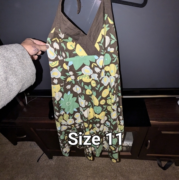 Dresses - Picture 5 of 13